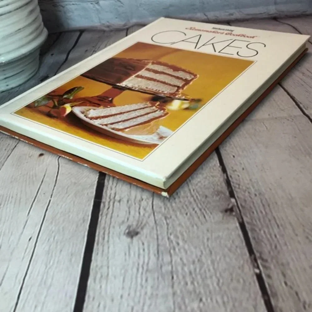 Vintage 1971 SOUTHERN LIVING HOMEMAKER'S CAKE cookbook cottagecore